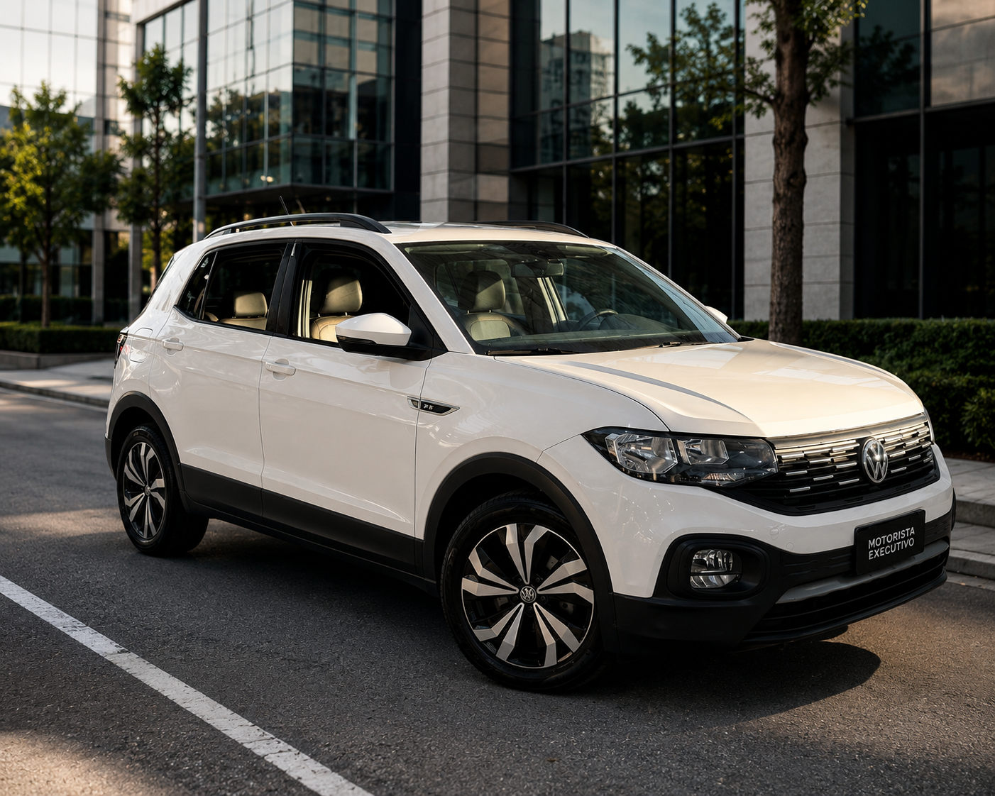 Volkswagen T-Cross nova branca usada no serviço de motorista executivo em Alphaville